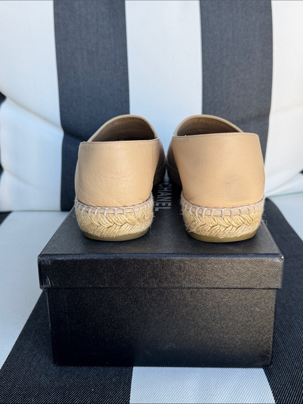 CHANEL Beige Leather Espadrilles with Black Toe Cap (pre-loved: very good) - Picture 6 of 10
